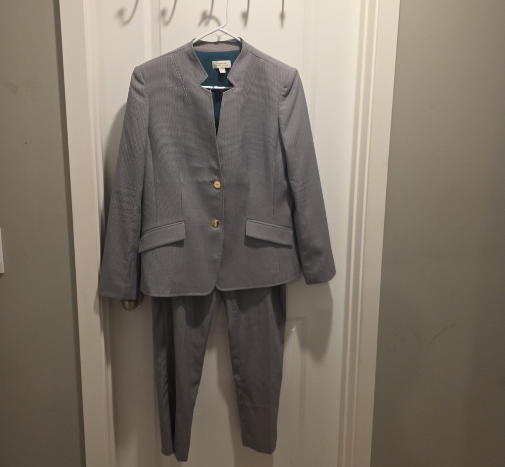 Women's Gray Two-Piece Notchless Collar Suit